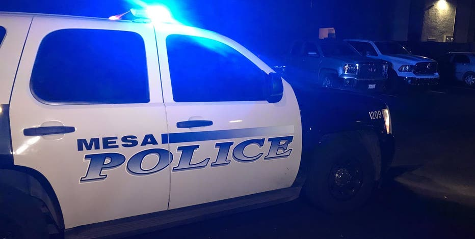 Murder suspect fires at Mesa police after barricading inside apartment